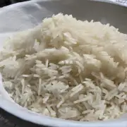 我用一张纸覆盖住一个碗中的米饭并盖住了它几周如果现在揭开该碗时发现米饭已冷却且没有结晶形成此时是否有可能将米饭加热以使之回复原形?