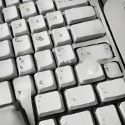 如何找到键盘上的以开机键?