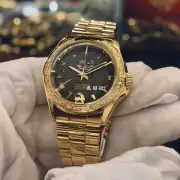 在购买二手黄金手表时需要注意哪些细节以确保其价值较高？