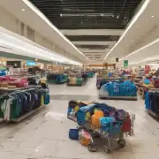 在哪些商场超市等商业场所有相关活动或设施支持衣物捐赠与回收呢？