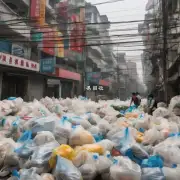 在中国大陆地区哪些城市已经实施了全面禁止一次性塑料袋使用的政策？