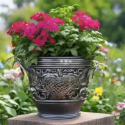 如何利用废旧金属材料创造一个实用而美丽的花盆？