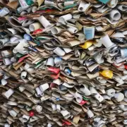 除了纸张外还有哪些常见的废弃物可以通过回收的方式得到再利用的机会？